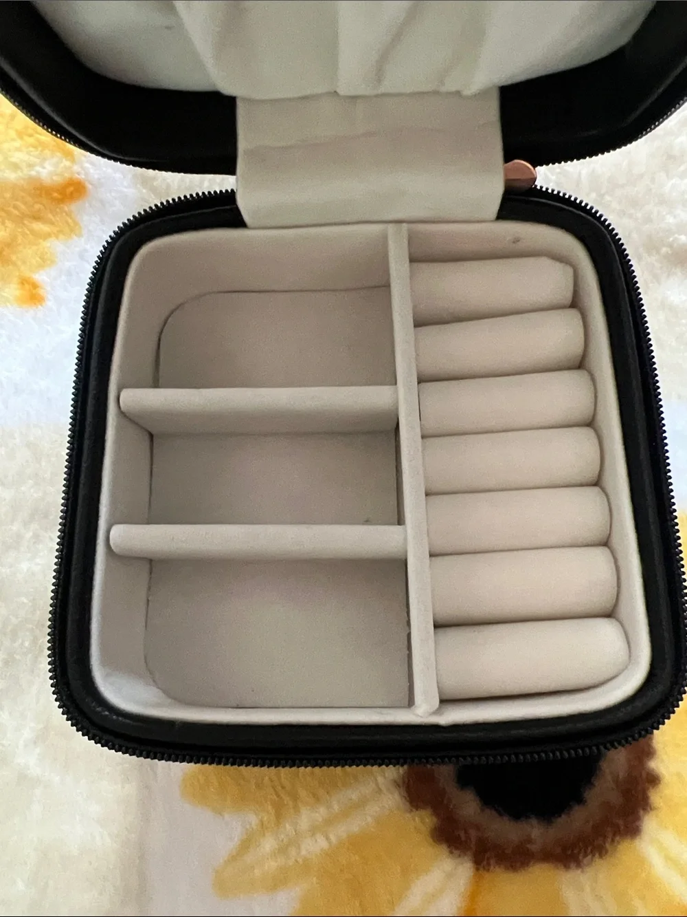 Travel jewelry box